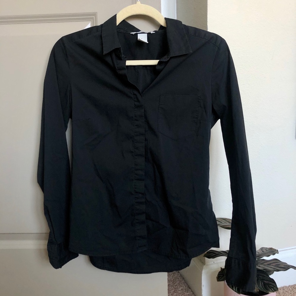 ⚫️ h&m fitted button down ⚫️